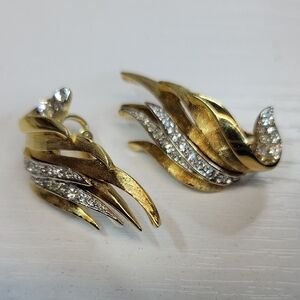 Vintage Boucher Clip On Earrings